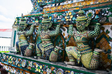 Demon(Giant,Titan),Wat Arun,tourist attractions in Thailand