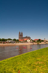Obraz premium Cathedral of Magdeburg at river Elbe, Germany