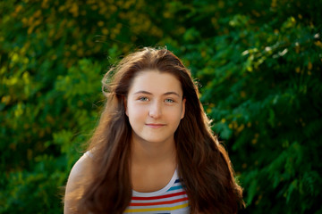 Naklejka premium portrait teenager girl in the park