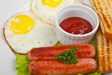 Fried eggs with sausages