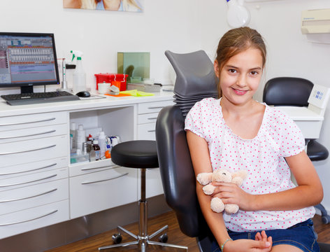 Portraits of a teenager young girl in a dentistry surgery