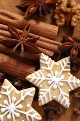 Gingerbread stars, spices and nut