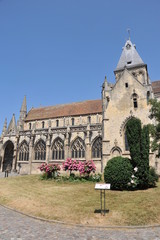 Fototapeta na wymiar La nef et le transept de l'église Saint Gervais à Falaise