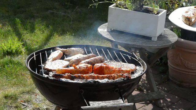 Grillgut auf Teller
