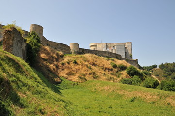 Fototapeta na wymiar Donjon et fortifications, Falaise 5