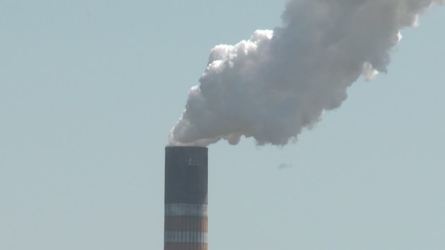 rauchender schornstein