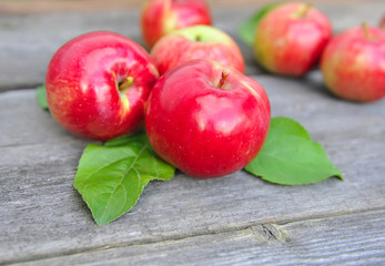 Fresh apples on the wooden bench