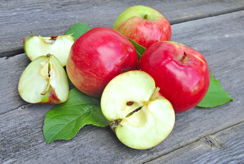 Fresh apples on the wooden bench