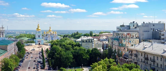 Fotobehang Kiev Panoramik uitzicht op St. Michael& 39 s Golden Domed Monastery