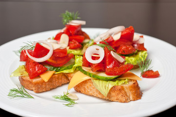 Toast with vegetables