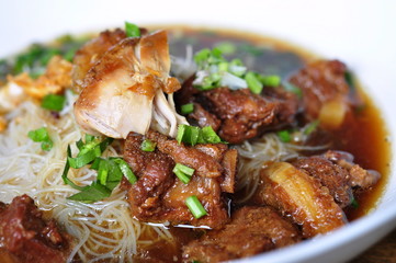 Stewed pork in noodle