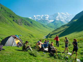Hikers eat breakfast at the camp