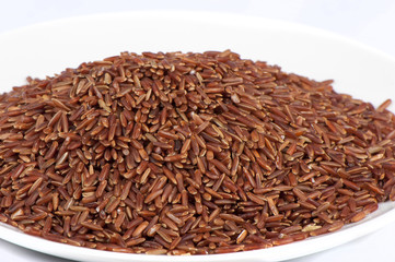 Peeled red rice