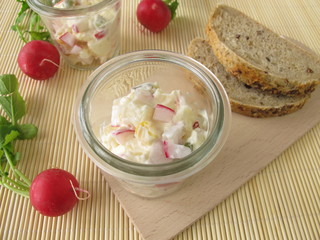 Hausgemachter Käsesalat