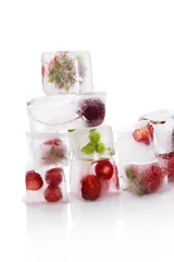 Keuken foto achterwand Fruit bevroren in ijs. © Eskymaks