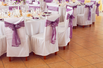 wedding chairs with ribbon