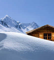 Schihütte im Gebirge