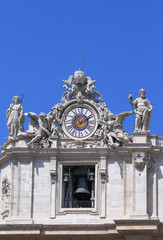 Fototapeta na wymiar Zegar z katedry Świętego Piotra w Watykanie