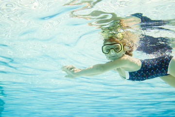Erste Schwimmübungen