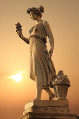  Godin van overvloed standbeeld op Piazza del Popolo © viperagp