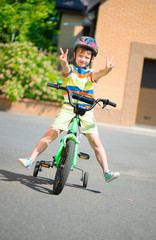 Naklejka premium Cute little boy riding bicycle