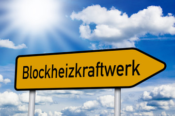 Obraz premium Wegweiser mit Blockheizkraftwerk