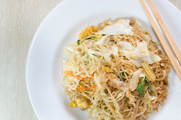 Stir fried instant noodle