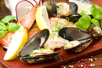parrillada de pescados y mariscos