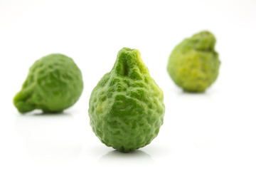 Obraz premium kaffir lime isolate on white background