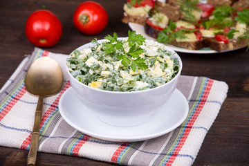 Salad of onions along with the egg and cucumber