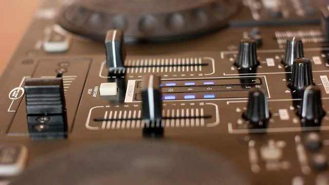 Dj mixer turntable
