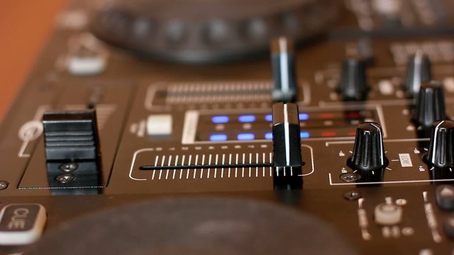 Dj mixer turntable