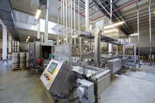 Automatic conveyor in brewery