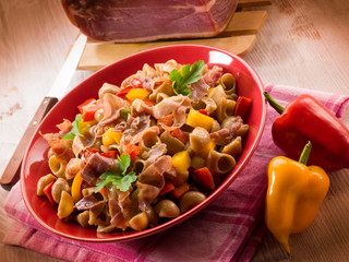 pasta with capsicum and parma ham