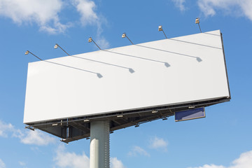 Naklejka premium Advertising billboard on a background of blue sky