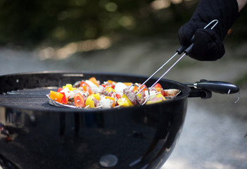 Fleißspieße auf dem Kugelgrill