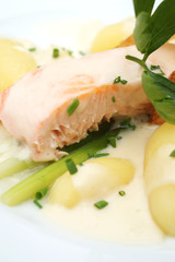 Salmon with green asparagus and potatoes