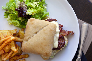 Hamburger, fast food, sandwich, frites, salade, viande