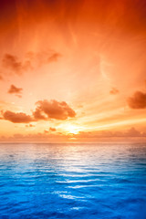 Fototapeta na wymiar Wody tropikalne morze w Malediwy