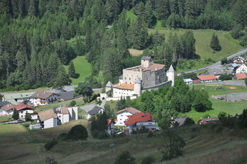 Fototapeta na wymiar Burg Naudersberg