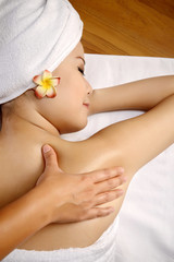 Obraz na płótnie Canvas Asian Woman Get Massage On The Spa