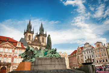 Fototapeta na wymiar Tyn Kościół na Rynku Starego Miasta w Pradze
