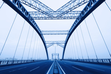 Obraz premium the night of modern bridge,