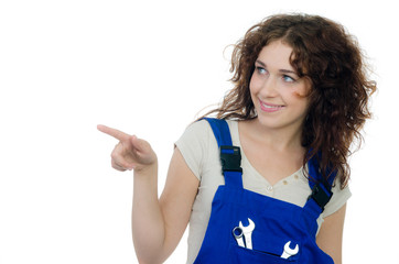 handwerkerin zeigt mit dem finger