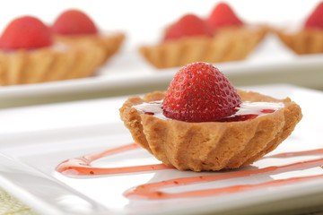 muffins cakes with strawberries