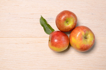 Naklejka na ściany i meble Three fresh apples