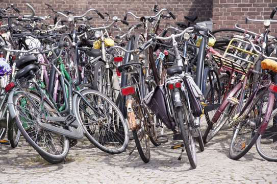 Fototapeta Cycling on a chaotic way