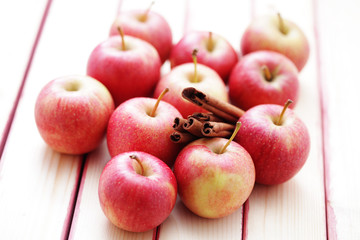 apples with cinnamon