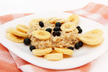 yummy oatmeal with bananas and black currant