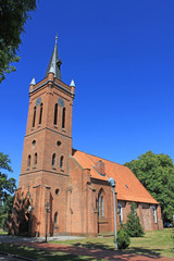 Fototapeta na wymiar Kirche St. Peter und Paul in Lüdersburg (Niedersachsen)